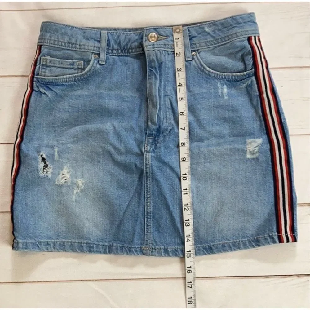 Forever 21 Distressed Ribbon Detail Jean Skirt Size Medium